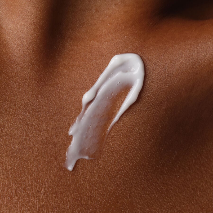 Natural Moisturizing Factors + Inulin Body Lotion D8 image 4